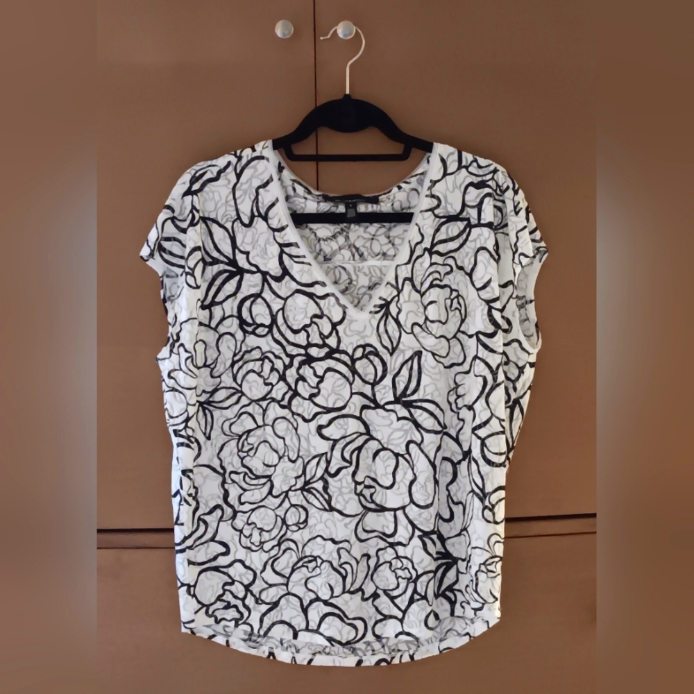 White House Black Market Tee, Size S, Black & White